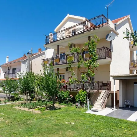 3 Bedroom Cozy In Kastel Luksic Kaštela