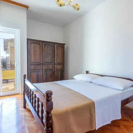 3 Bedroom Cozy In Kastel Luksic *