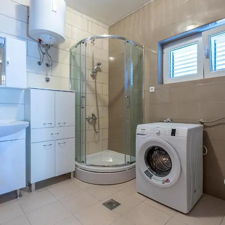 Apartament 3 Bedroom Cozy In Kastel Luksic