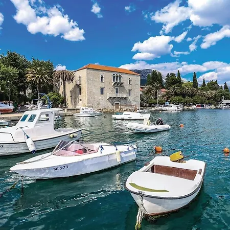 Apartament 3 Bedroom Cozy In Kastel Luksic