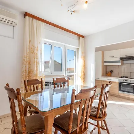 3 Bedroom Cozy In Kastel Luksic Apartament