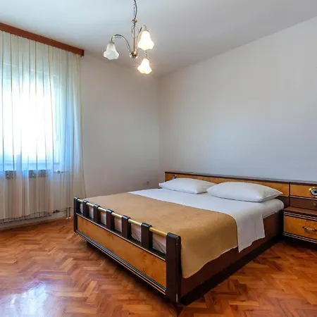 3 Bedroom Cozy In Kastel Luksic Kaštela