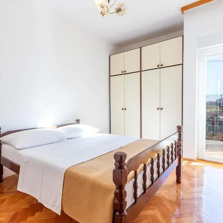 Apartamento 3 Bedroom Cozy In Kastel Luksic Kaštela